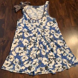 🎉3/$15 SALE!🎉 American Eagle XS blue and white floral tank